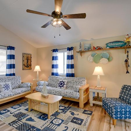 Ocean Isle Apartment With Balcony, 1 Mi To Beach! أوشن إيسل بيتش المظهر الخارجي الصورة