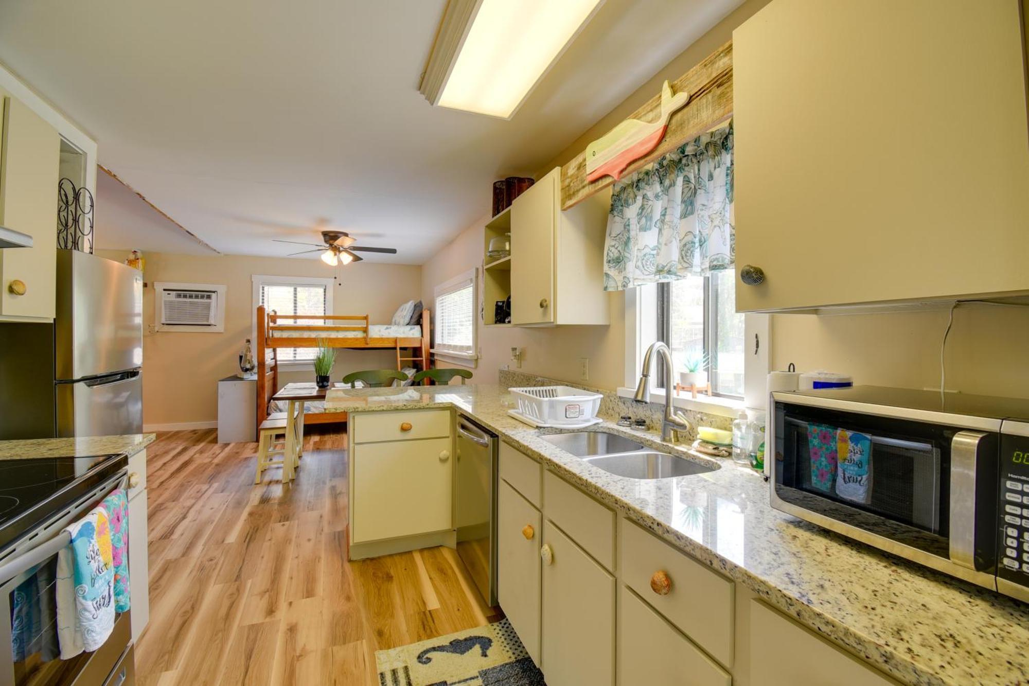 Ocean Isle Apartment With Balcony, 1 Mi To Beach! أوشن إيسل بيتش المظهر الخارجي الصورة