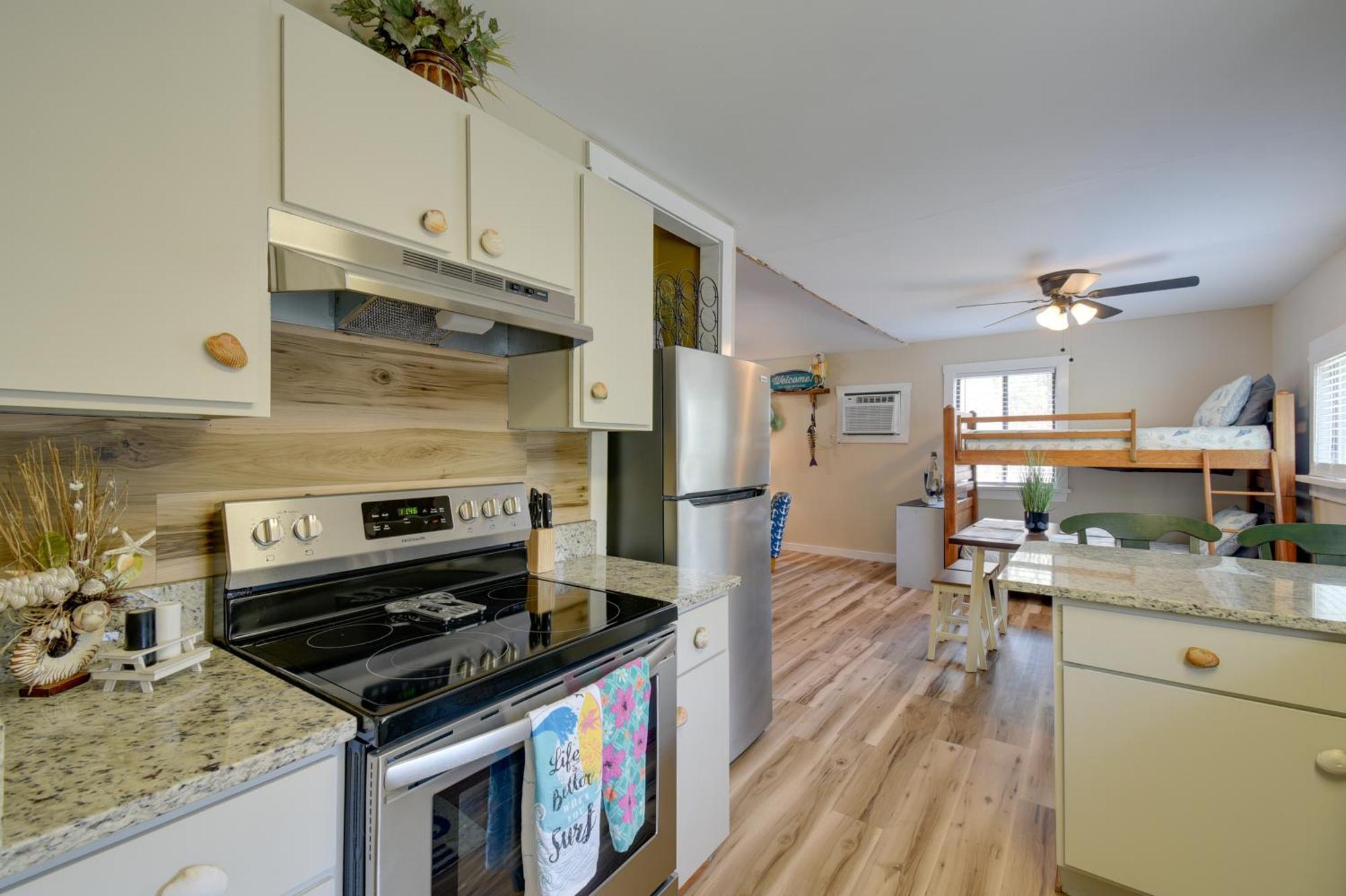 Ocean Isle Apartment With Balcony, 1 Mi To Beach! أوشن إيسل بيتش المظهر الخارجي الصورة