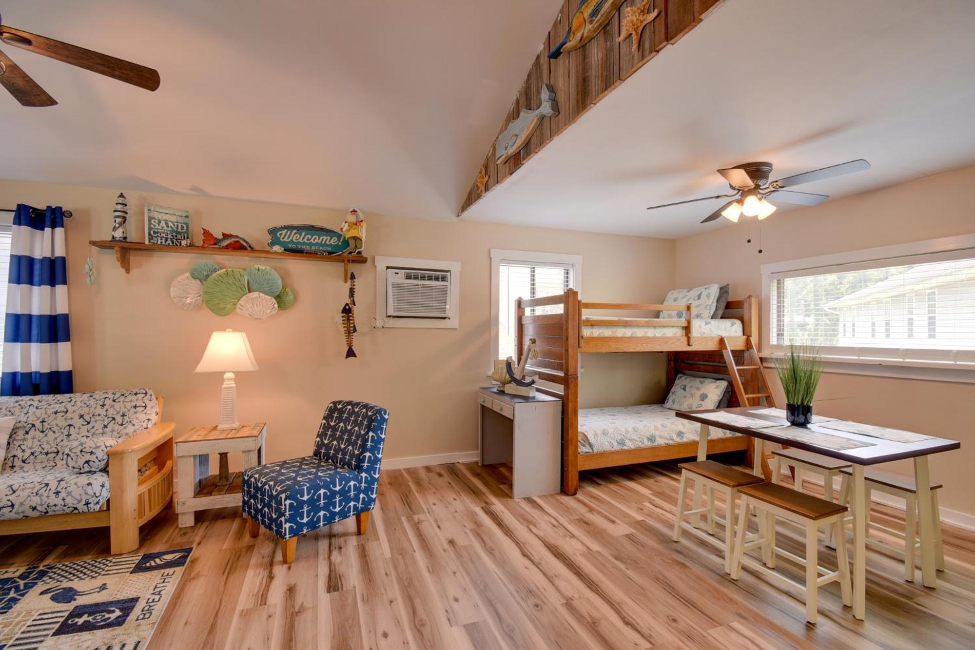 Ocean Isle Apartment With Balcony, 1 Mi To Beach! أوشن إيسل بيتش المظهر الخارجي الصورة